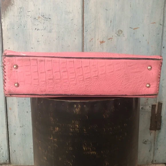 Juan Antonio hand-tooled and designed pink leather bag with everything you need! - Picture 6 of 16